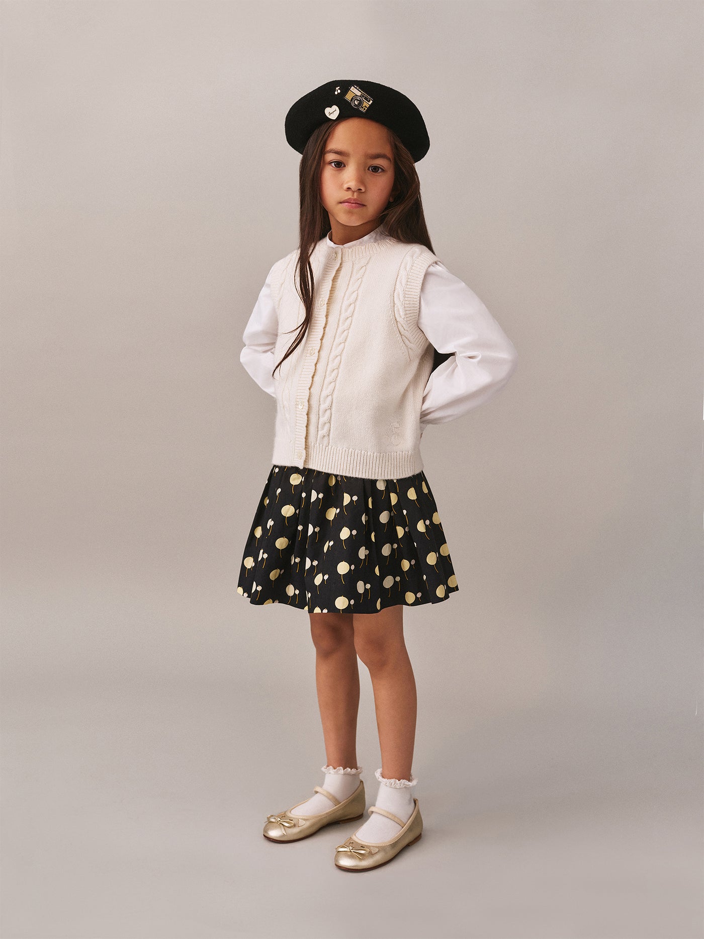 Girl's prefall look 2025 Sleeveless Cardigan