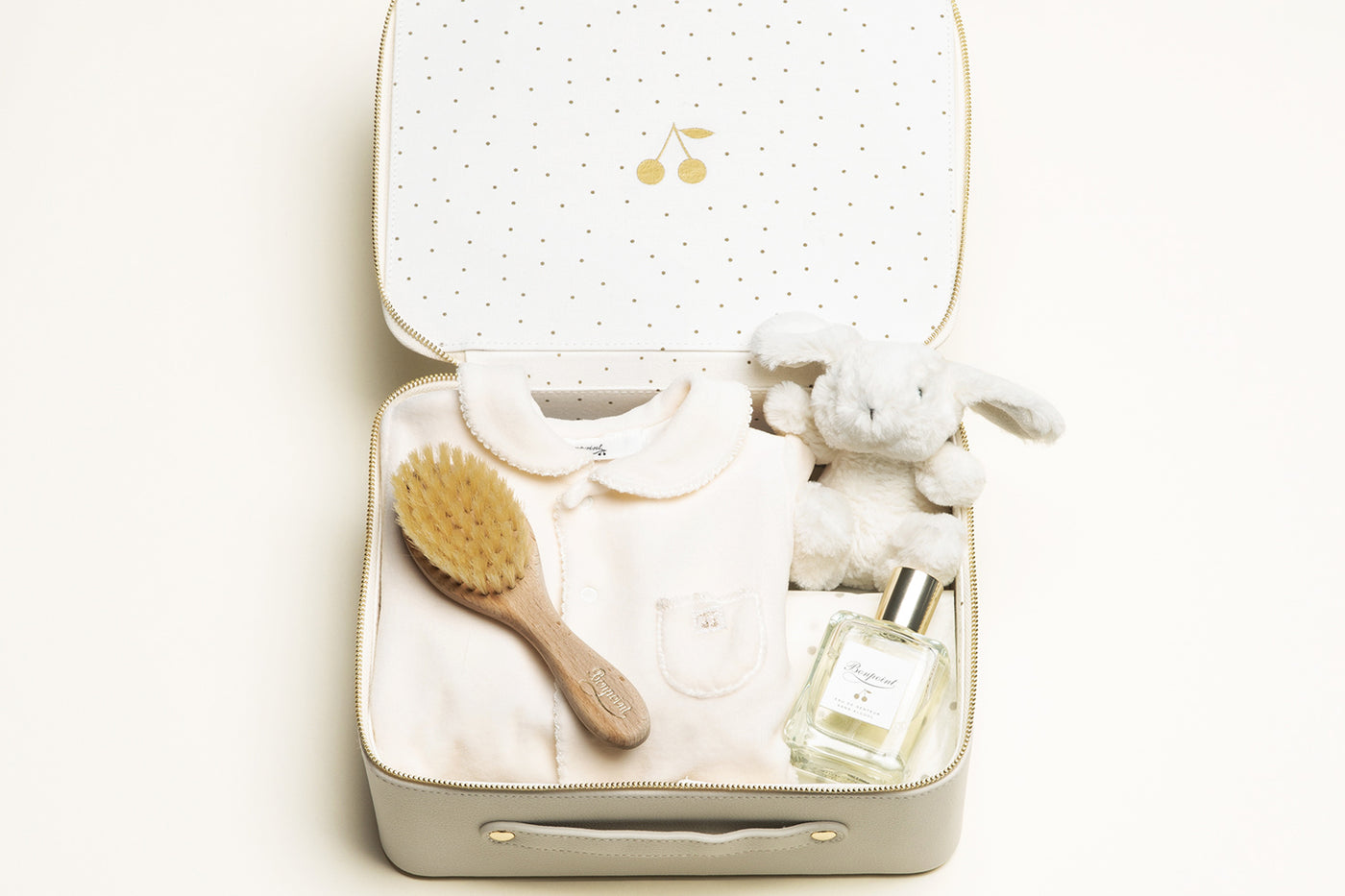 Small birth suitcase pink pyjama