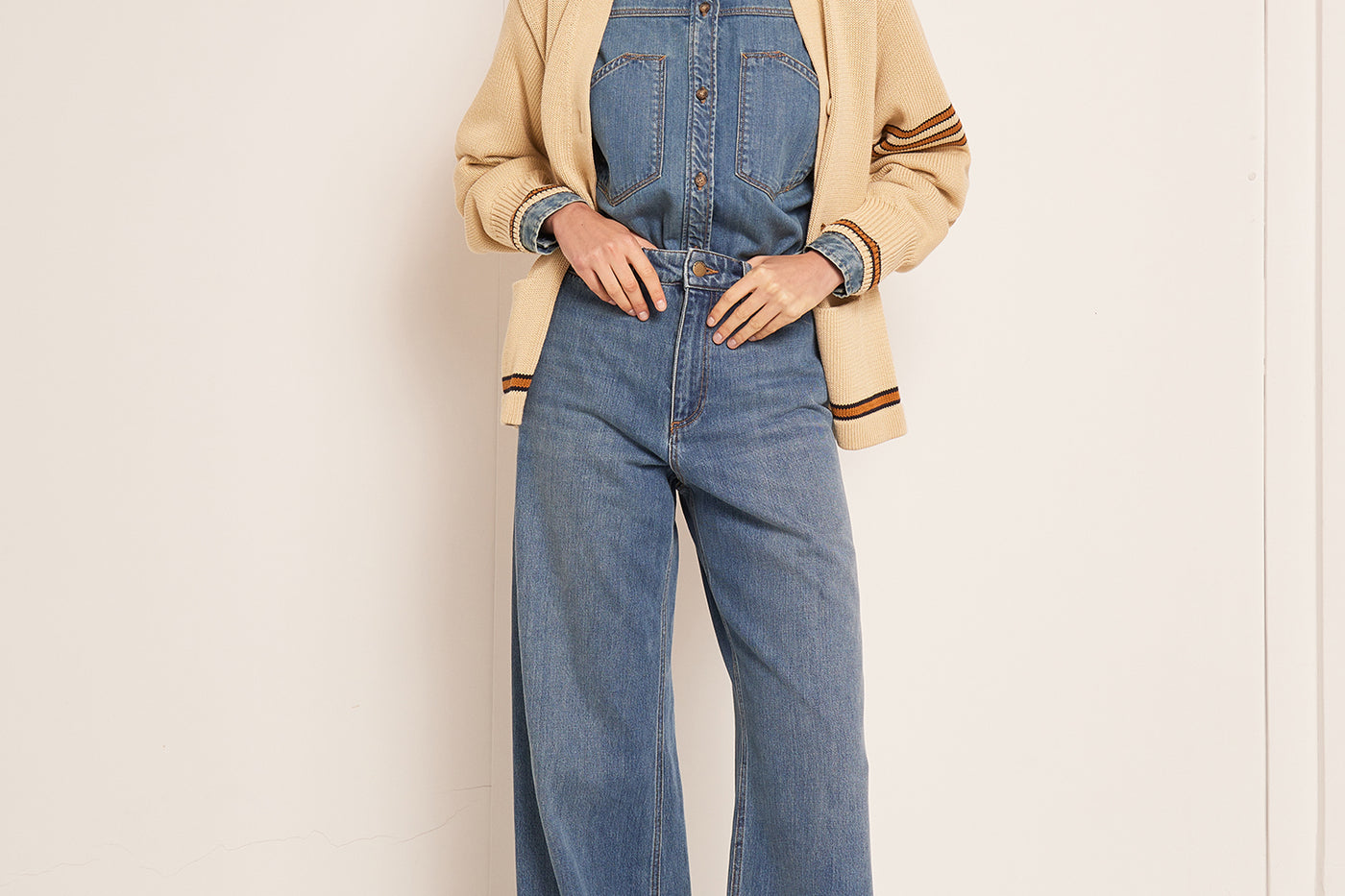 SUMMER 2023 WOMAN'S LOOK TOTAL DENIM