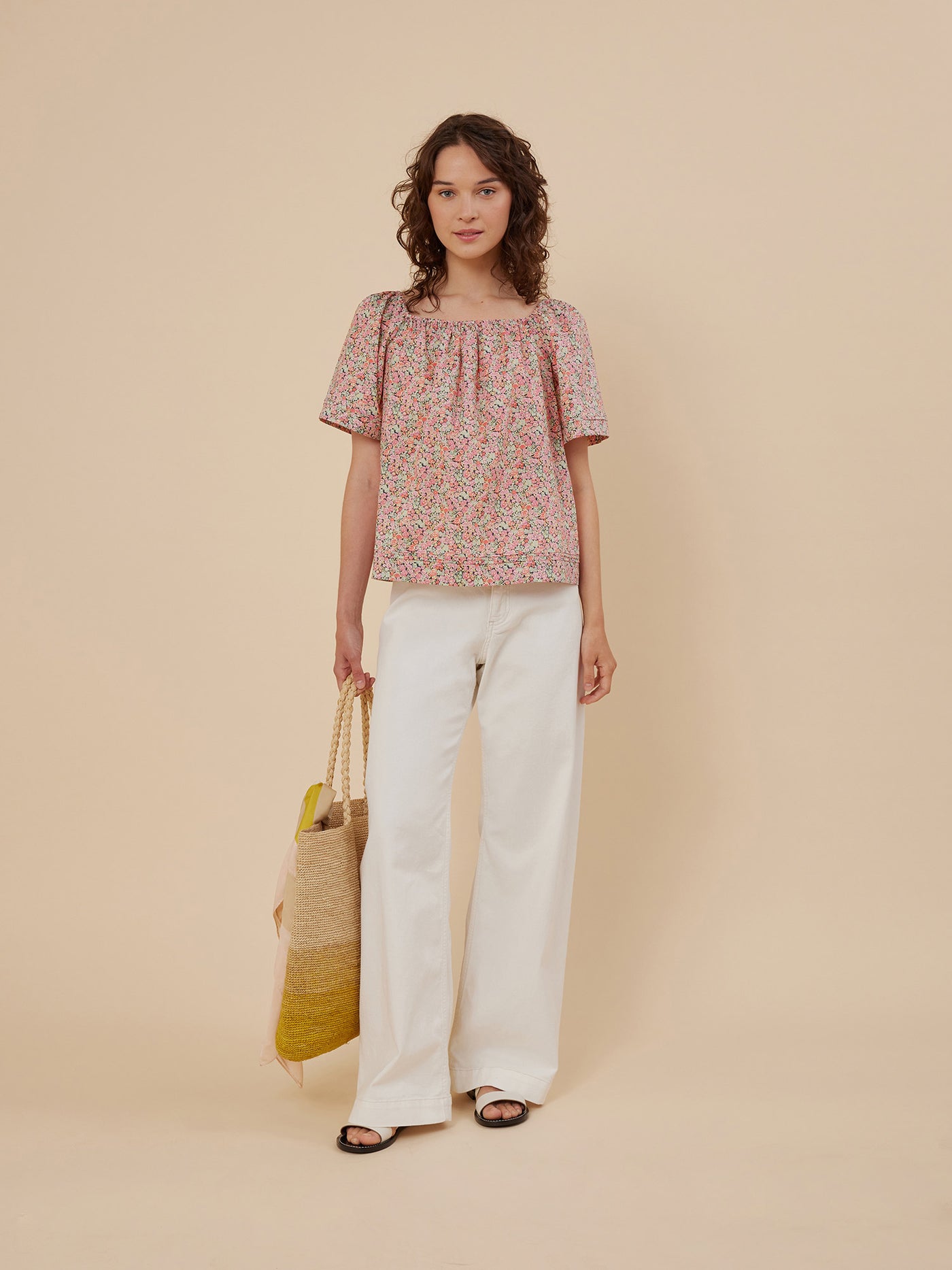 Women's look summer 2024 floral blouse