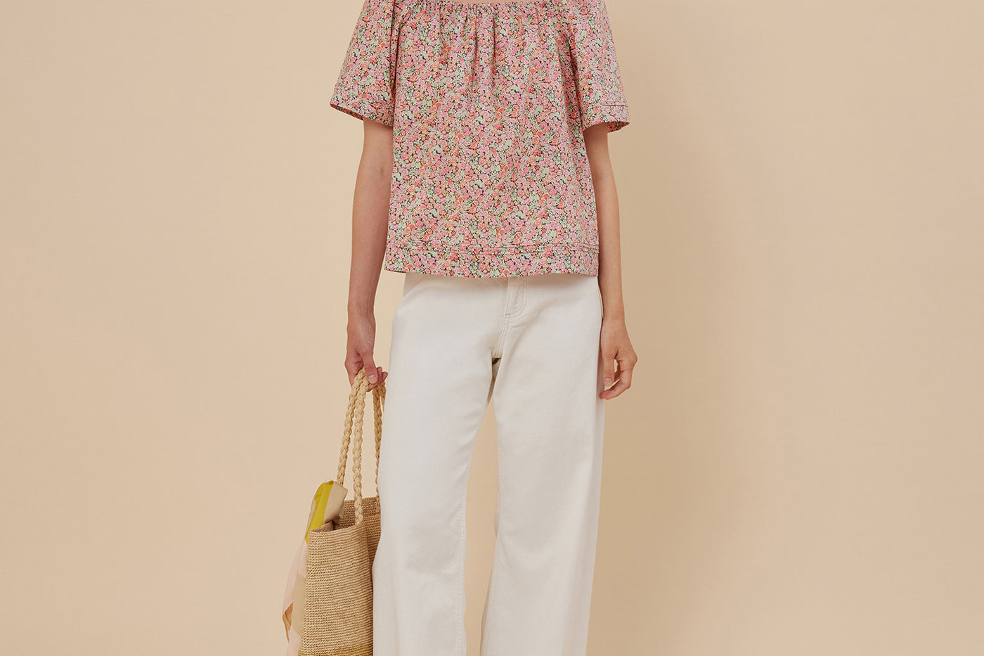 Women's look summer 2024 floral blouse