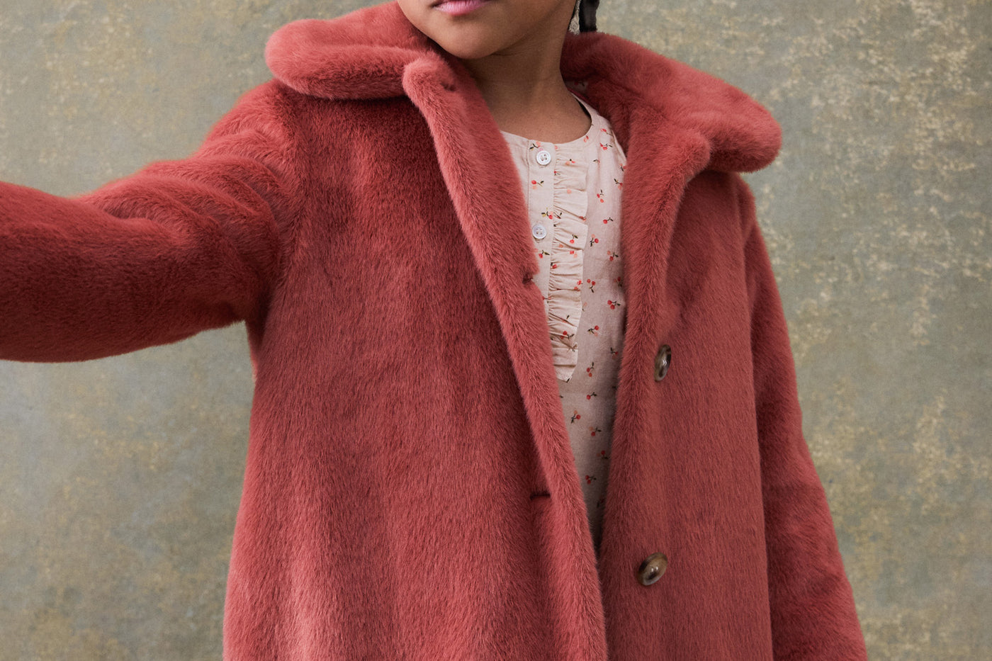 Winter 2024 girl's look faux fur coat