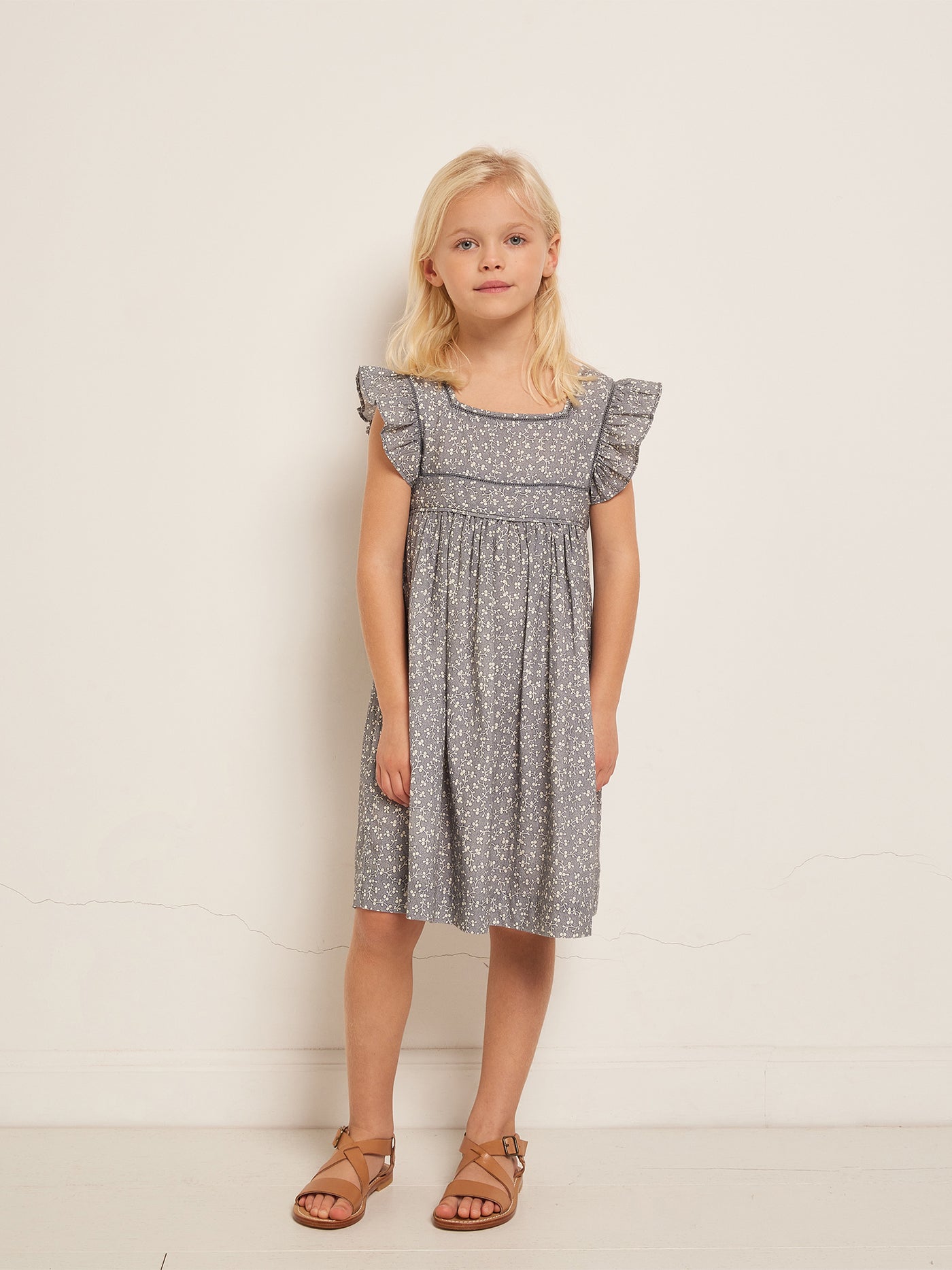 SUMMER 2023 GIRL'S LOOK GREY DRESS