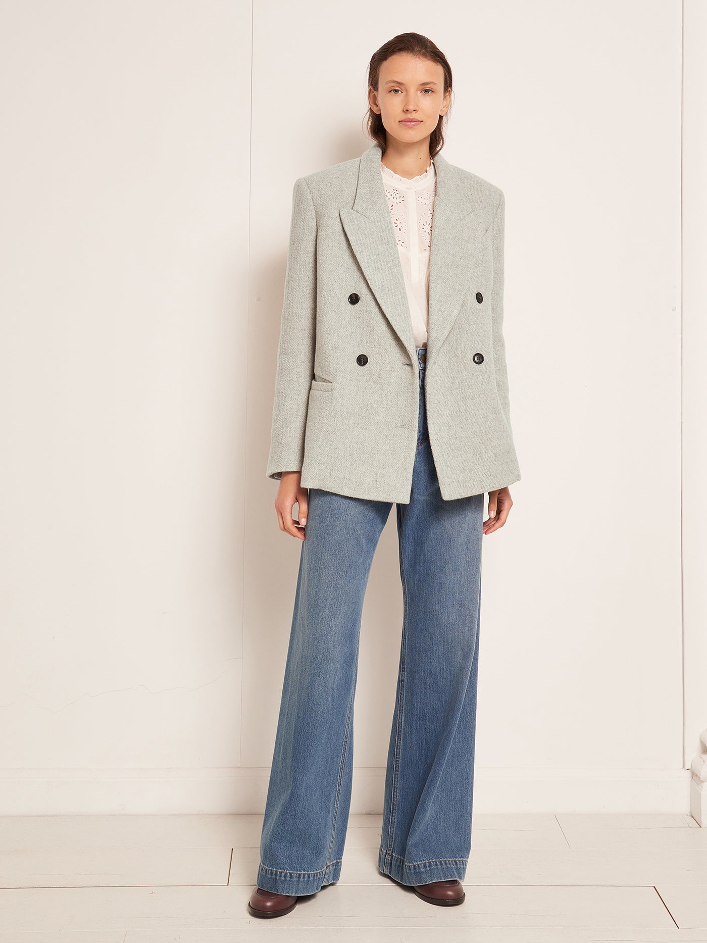 SUMMER 2023 WOMAN'S LOOK GREY COAT