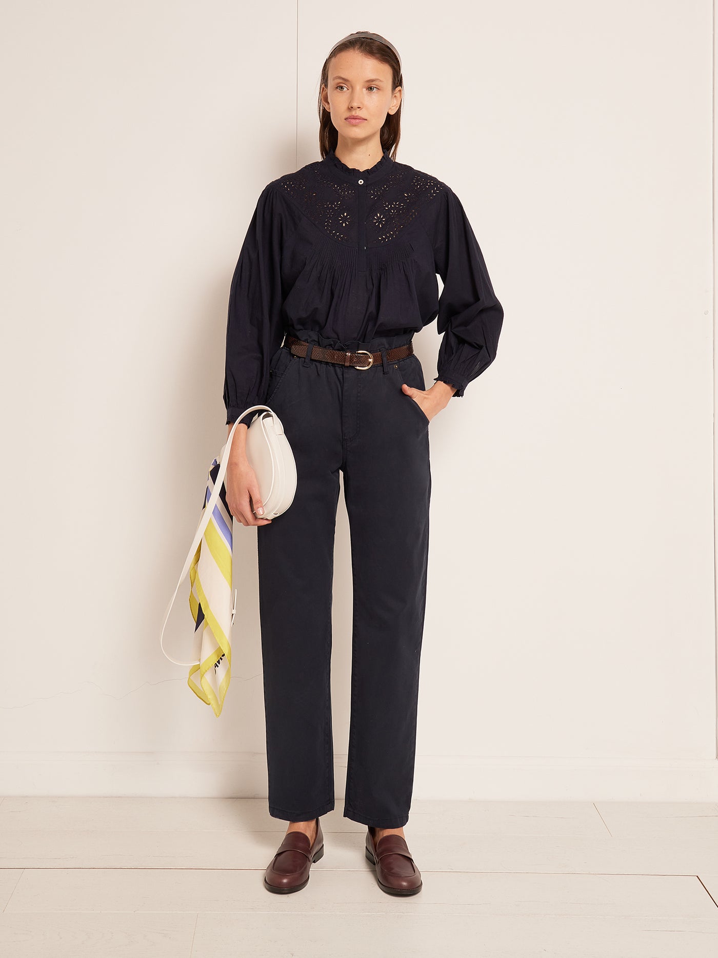 SUMMER 2023 WOMAN'S LOOK NAVY SHIRT