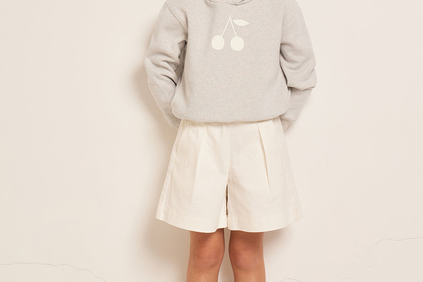 SUMMER 2023 GIRL'S LOOK GREY SWEATSHIRT