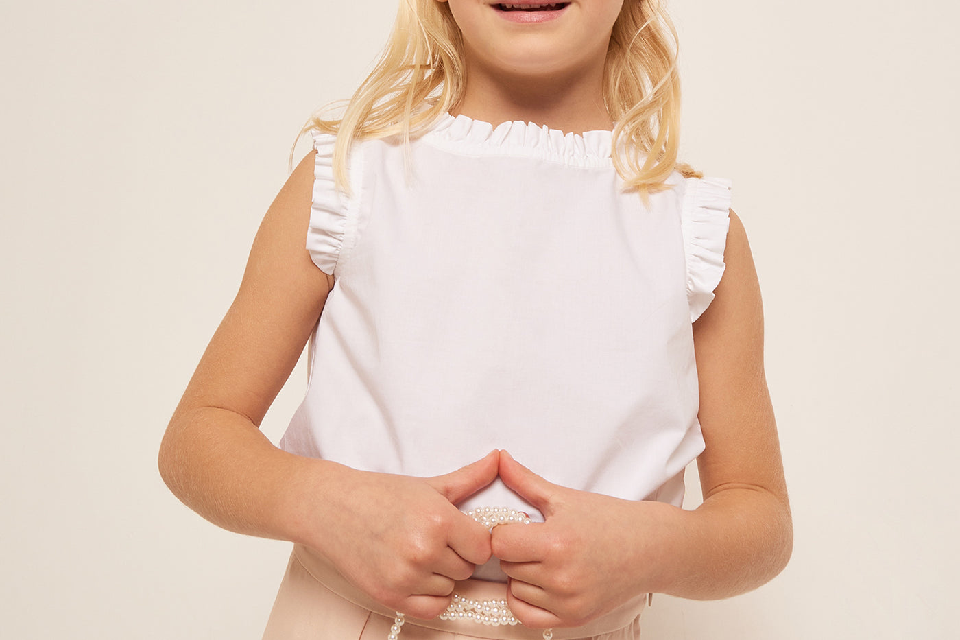 SUMMER 2023 GIRL'S LOOK WHITE BLOUSE