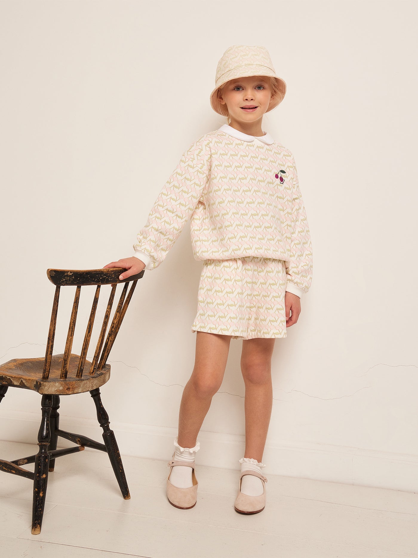 SUMMER 2023 GIRL'S LOOK CHERRY SWEATSHIRT