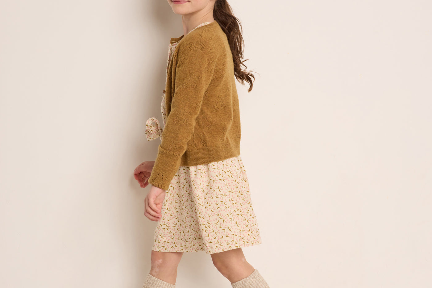 Winter 2023 girl's look ochre cardigan