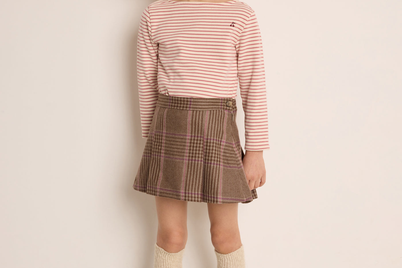 Winter 2023 girl's look tartan skirt