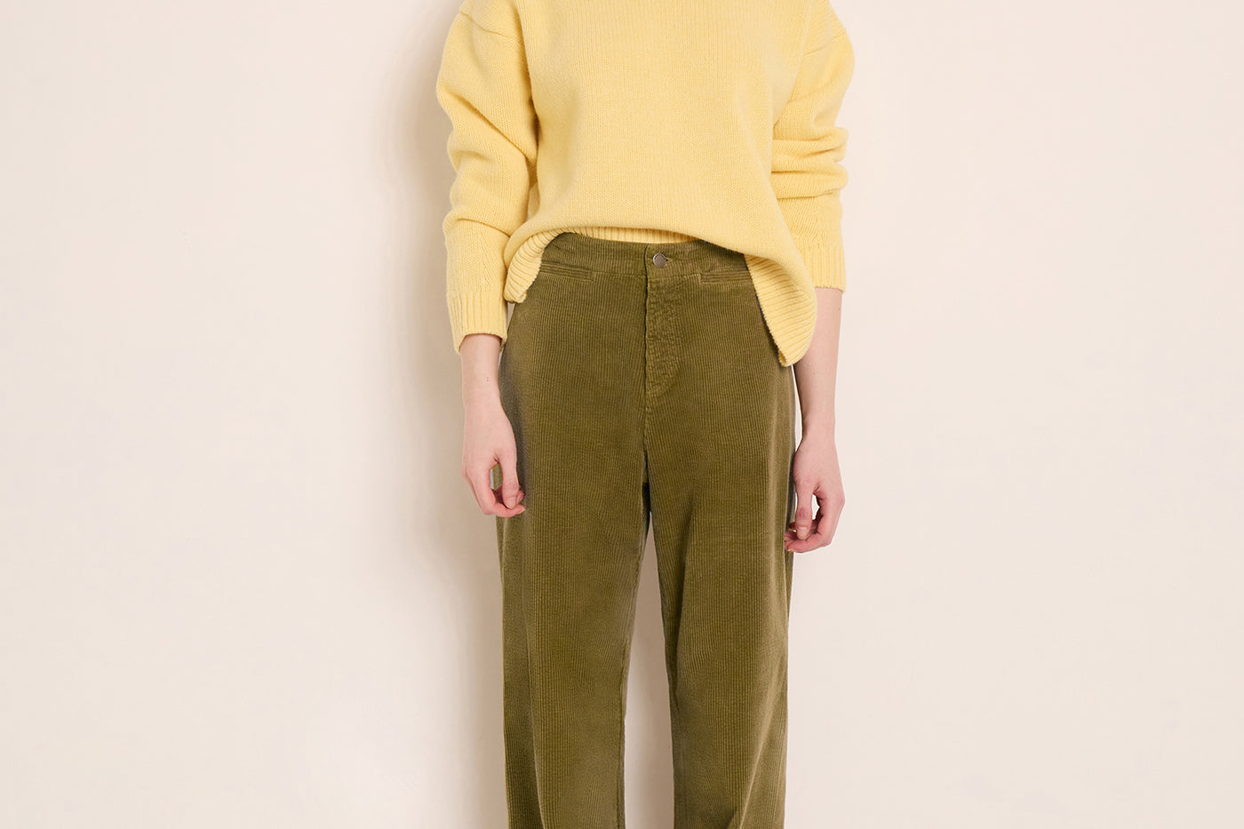 Women's look winter 2023 yellow sweater