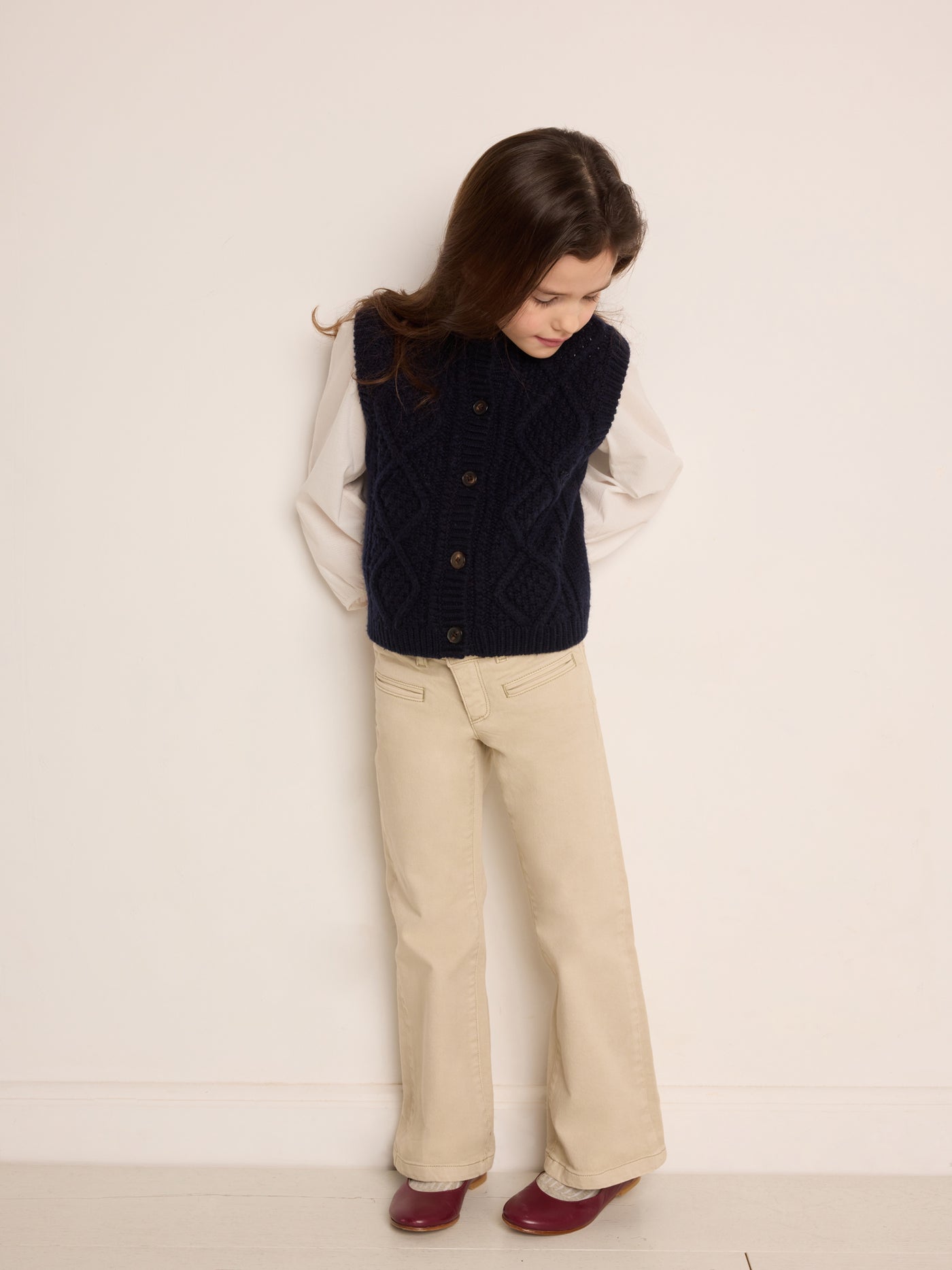 Winter 2023 girl's look sweater vest