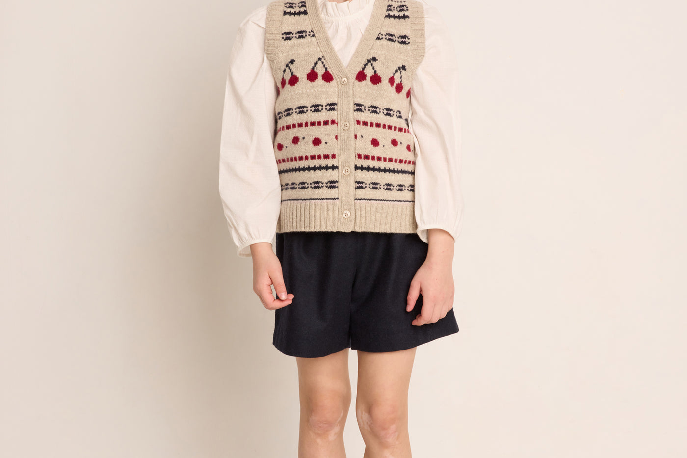 Winter 2023 girl's look sleveless cardigan