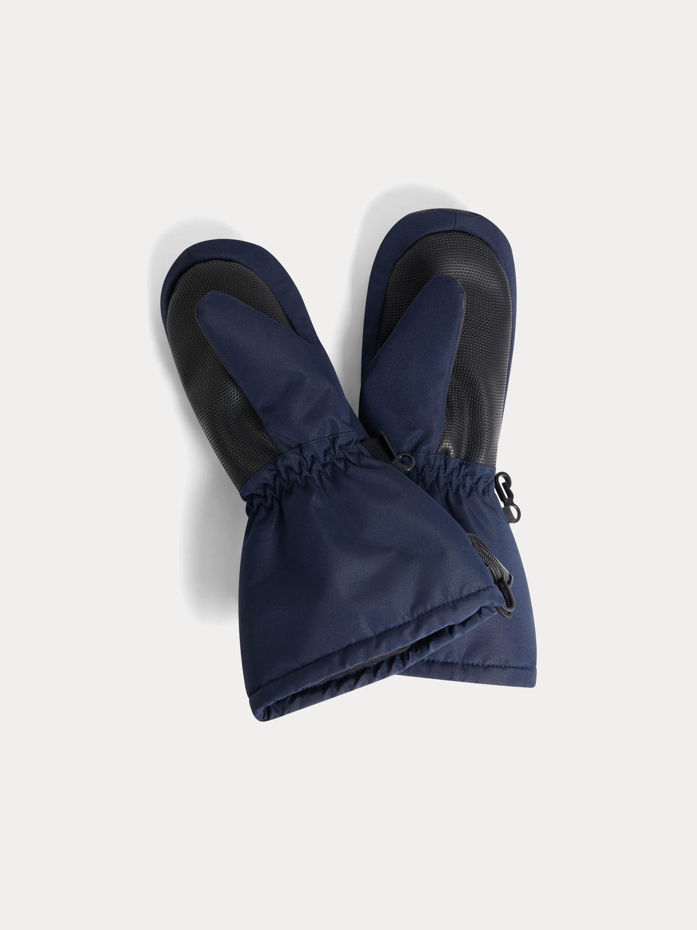 Jidi mittens with cord attachment for skiing