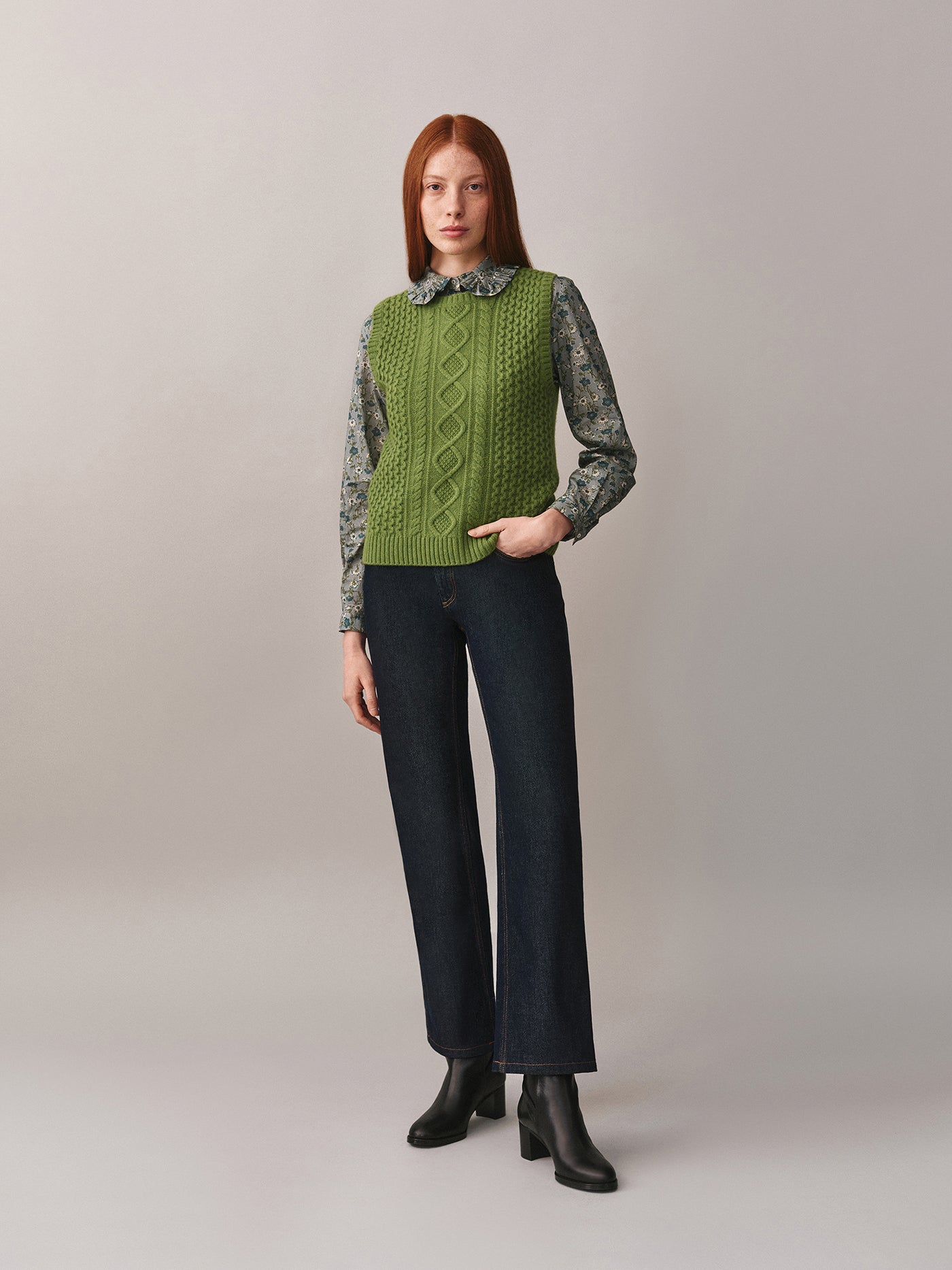 Women's Winter Look 2025 - Cable-knit sleeveless sweater