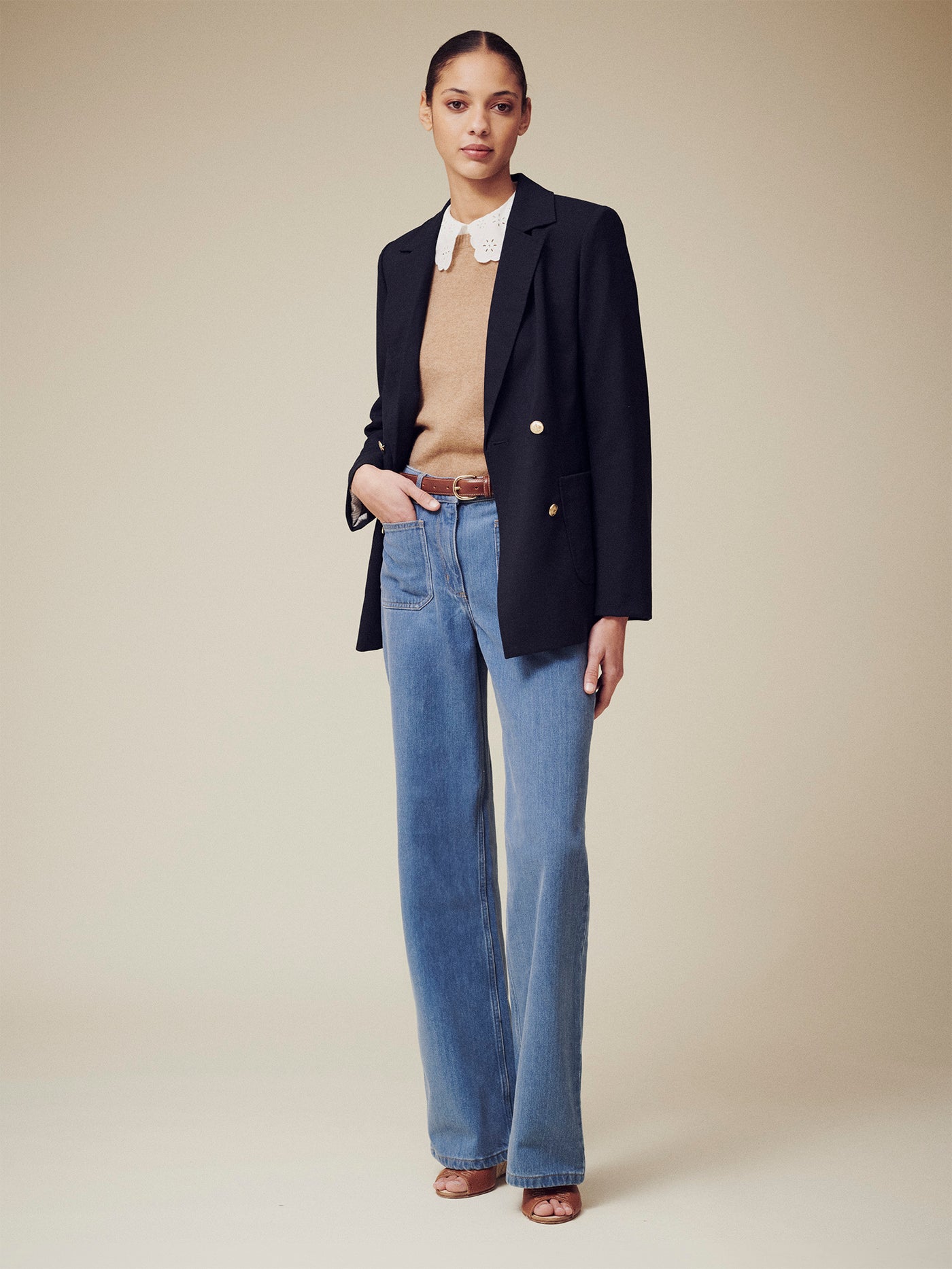 Women's summer look 2025 navy jacket