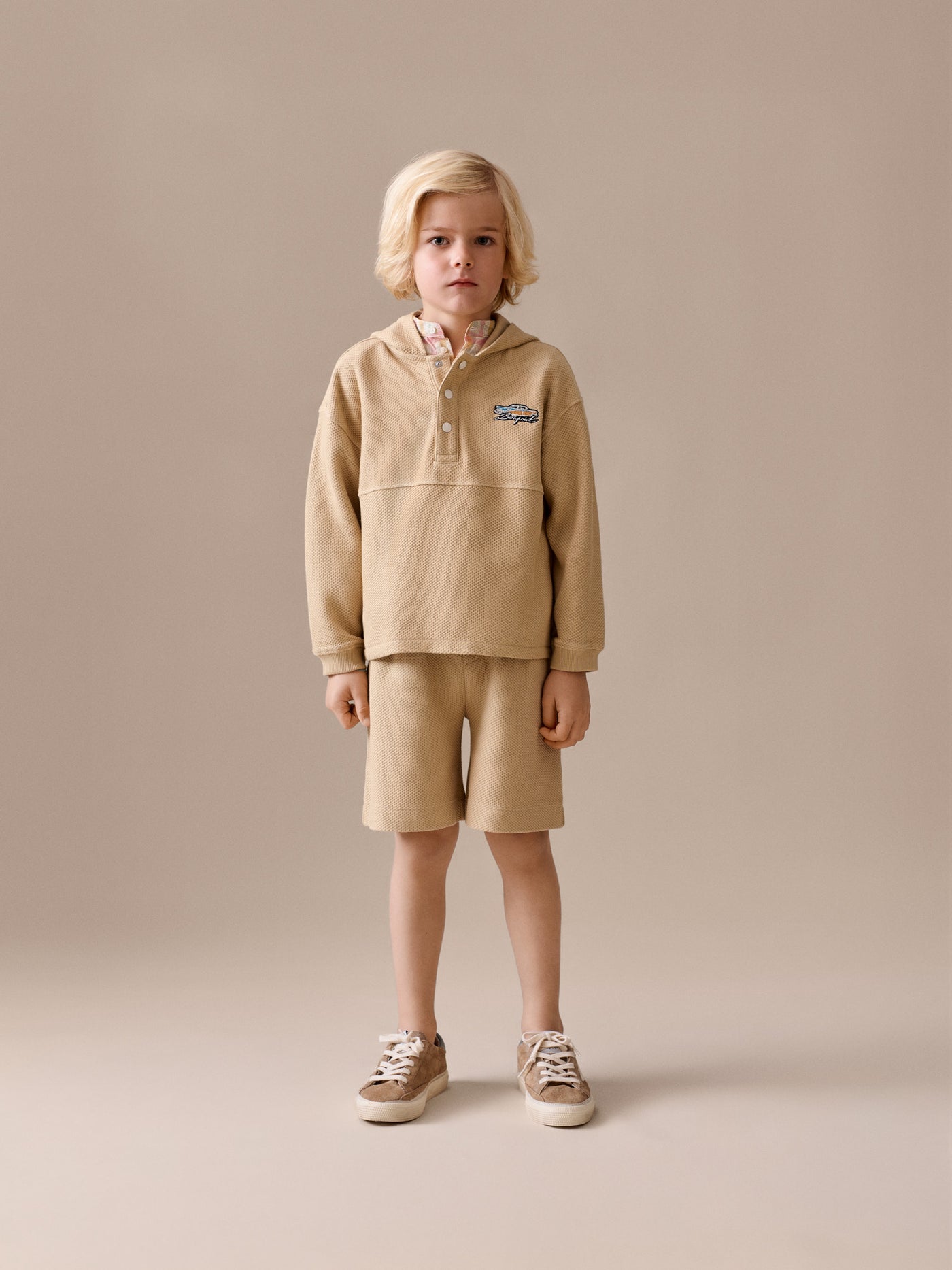 Boy's look Summer 2026 - Beige hoodie
