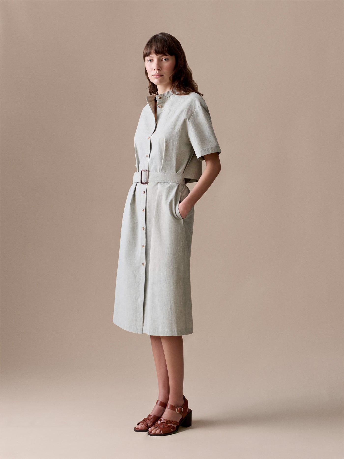Women's Summer Look 2026 - Dress with a stand-up collar and a slit at the back