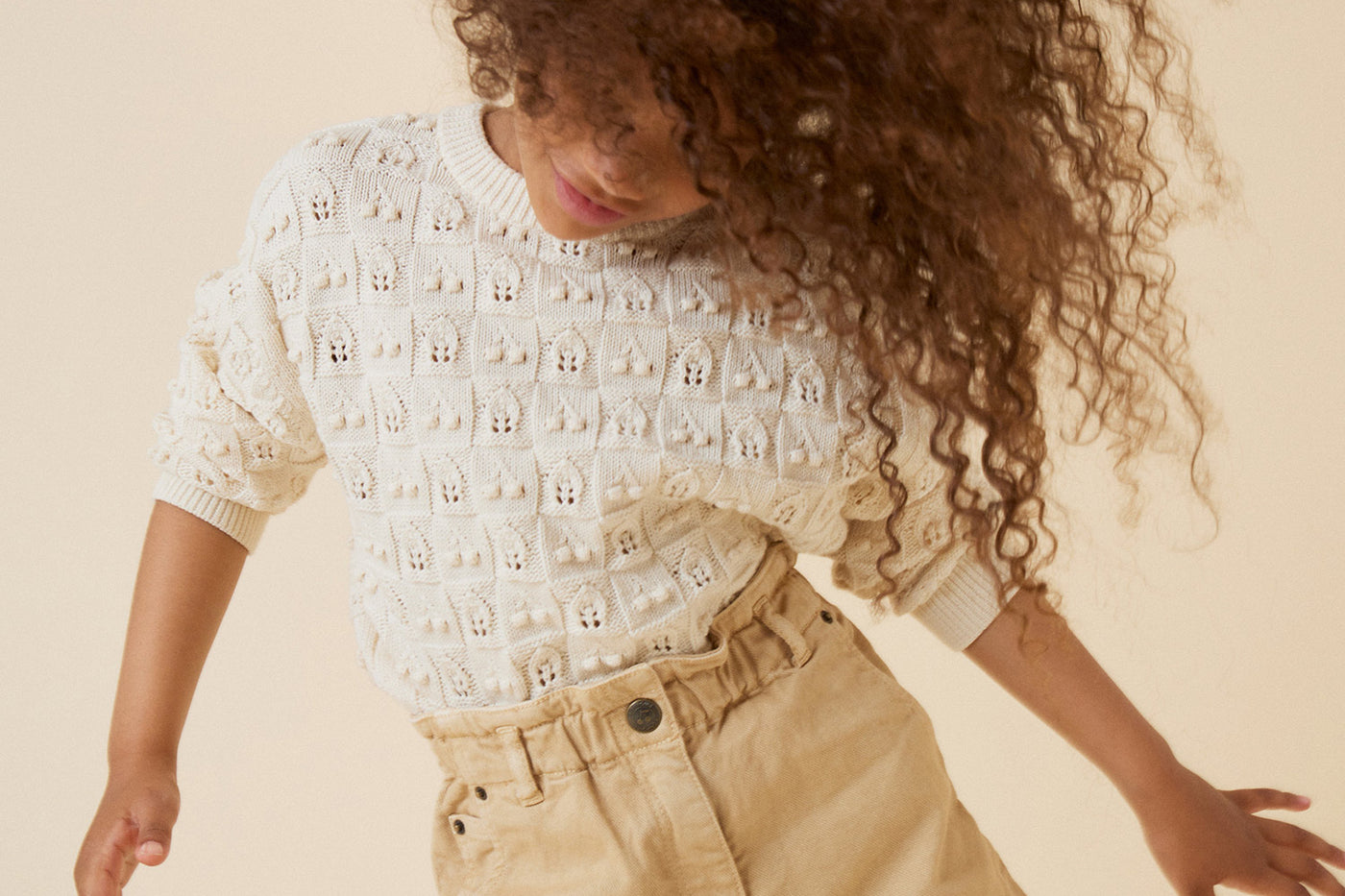 Summer 2024 girl's look round neck ecru sweater