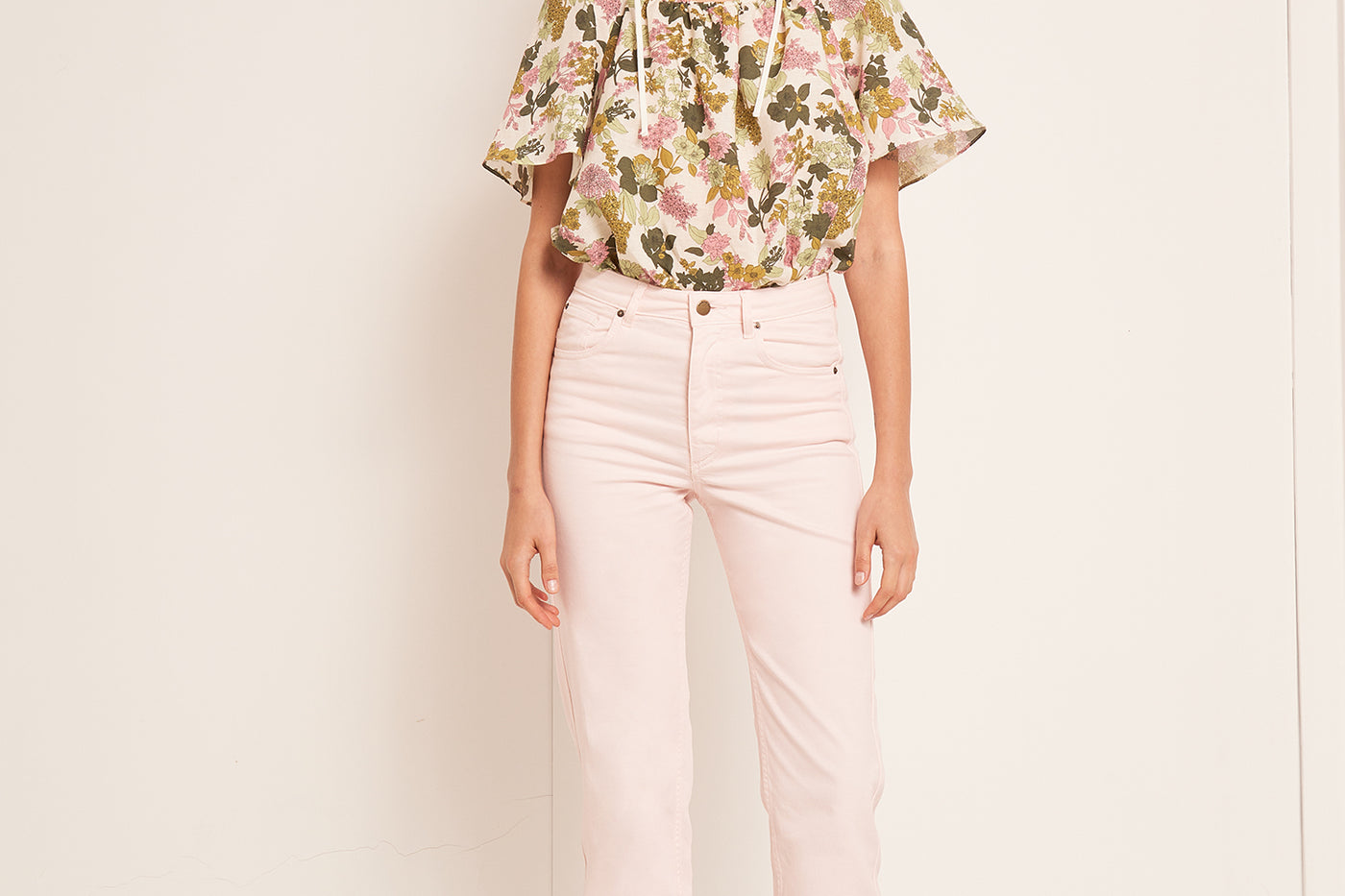 SUMMER 2023 WOMAN'S LOOK FLOWERED BLOUSE
