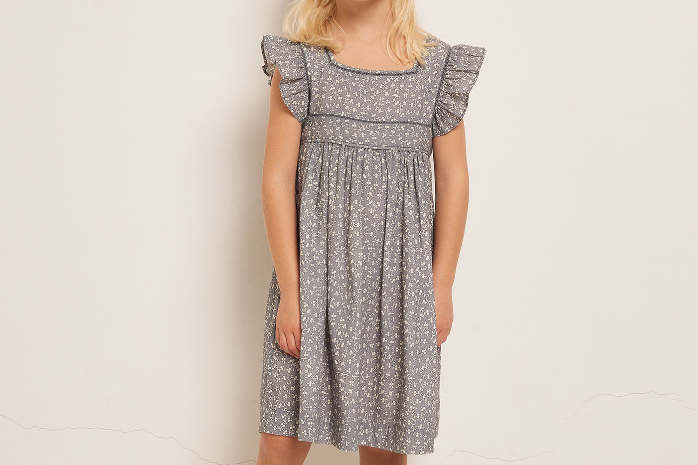 SUMMER 2023 GIRL'S LOOK GREY DRESS