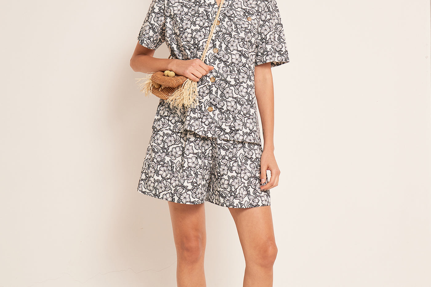 SUMMER 2023 WOMAN'S LOOK PATTERNED SHIRT