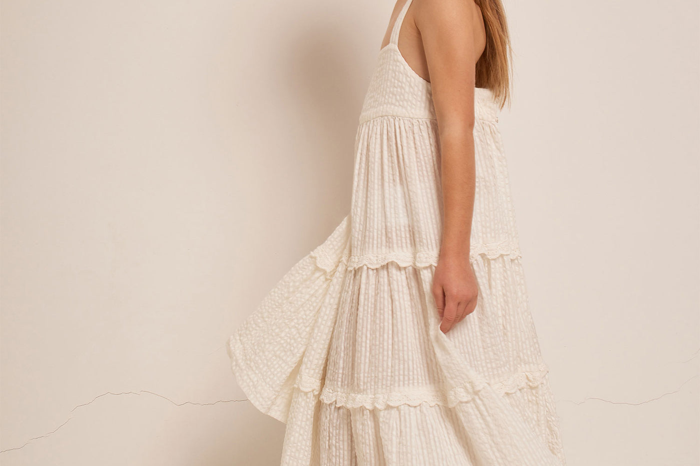 SUMMER 2023 GIRL'S LOOK LONG WHITE DRESS