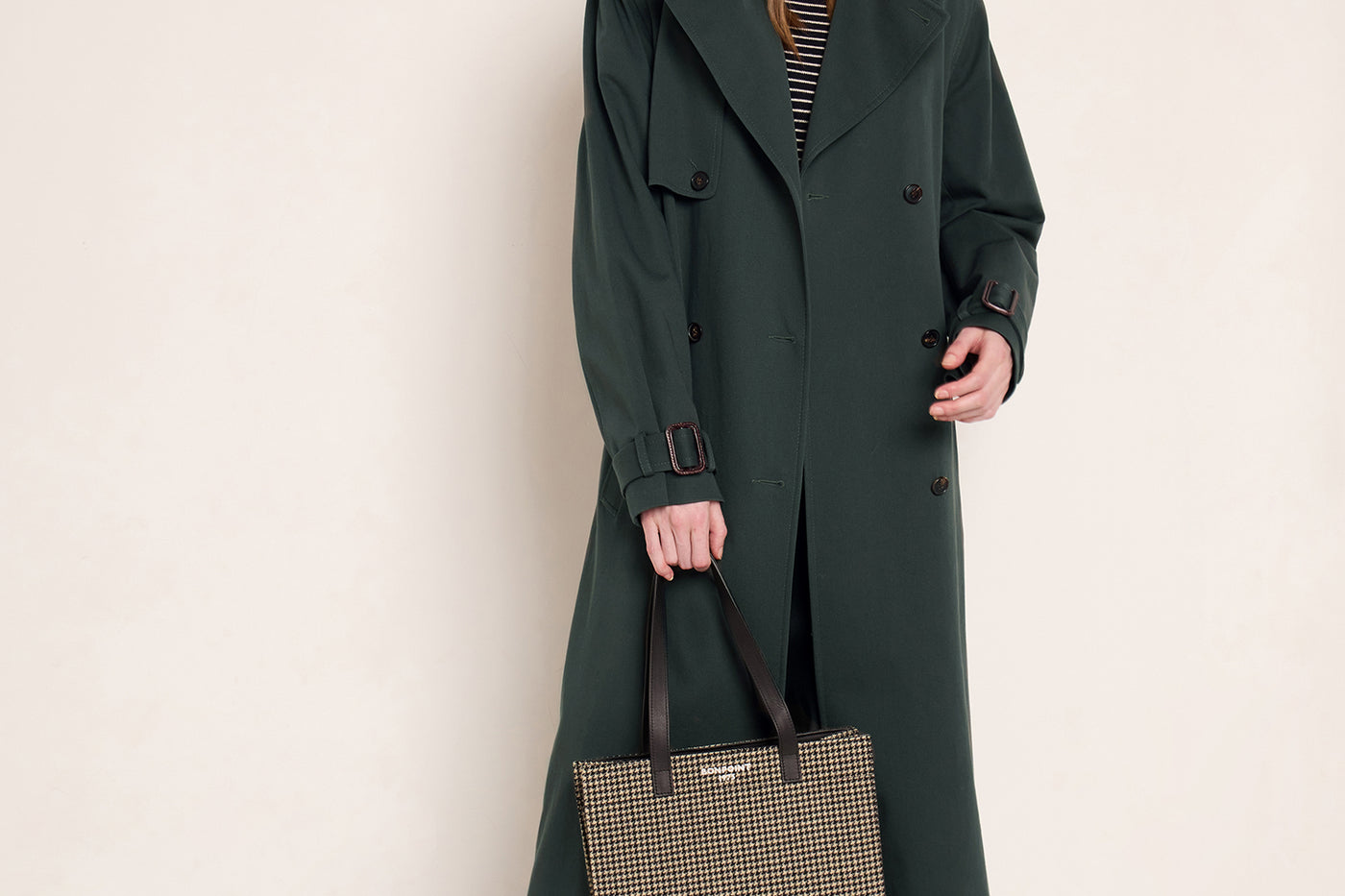 Women's look winter 2023 trenchcoat