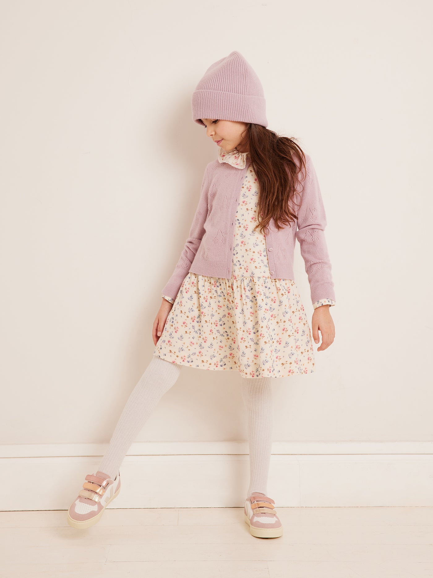 Winter 2023 girl's look pale pink cardigan