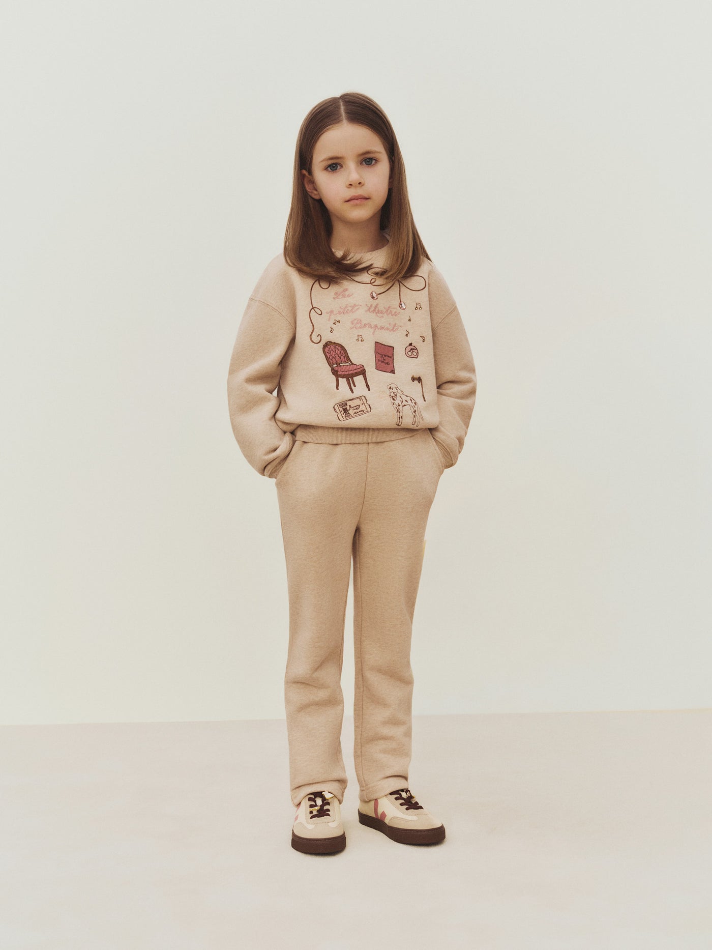 Tayla sweatshirt with embroidered theatre motif organic cotton