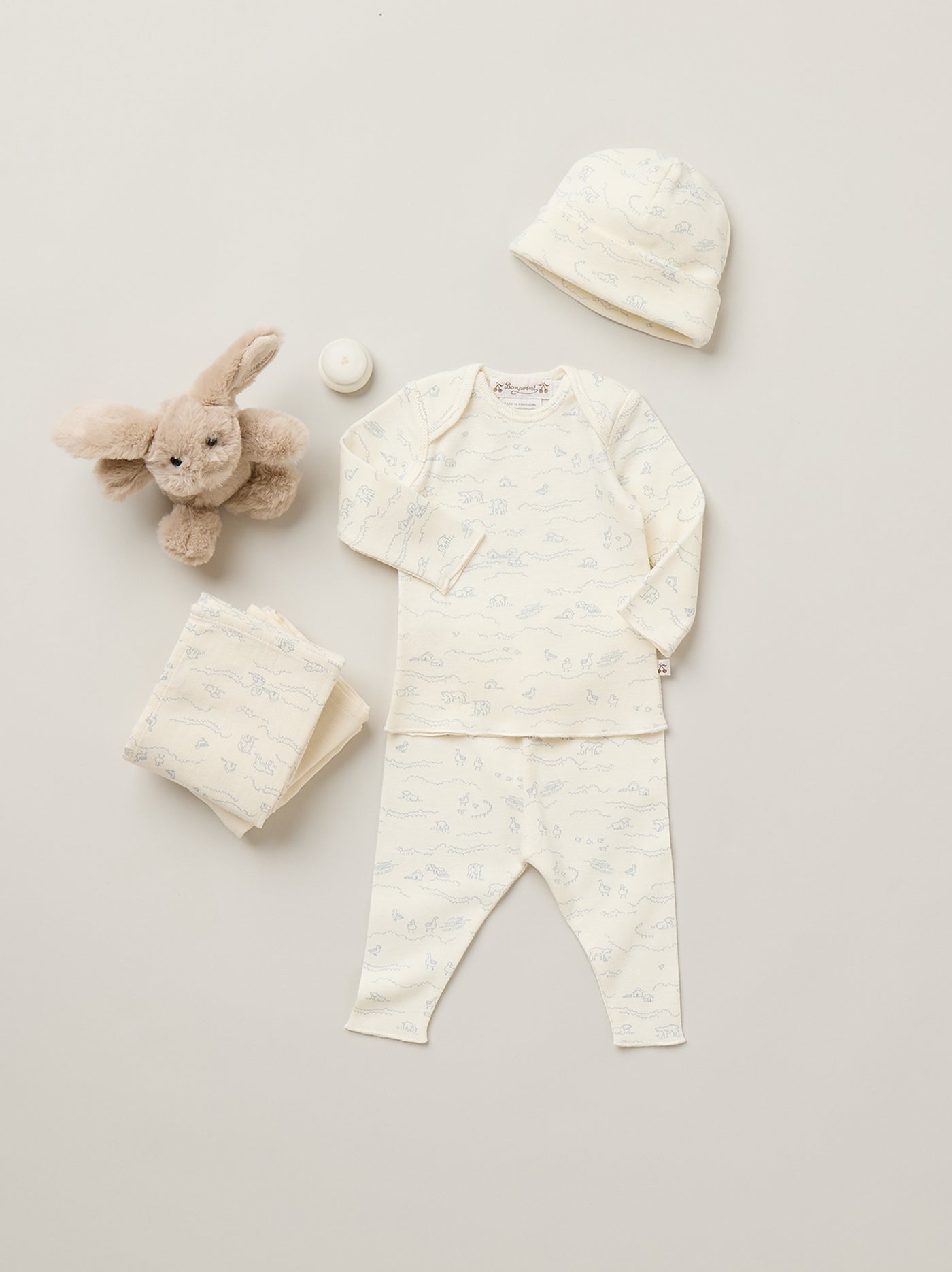 Doudou swaddle blanket with sheep print in organic cotton