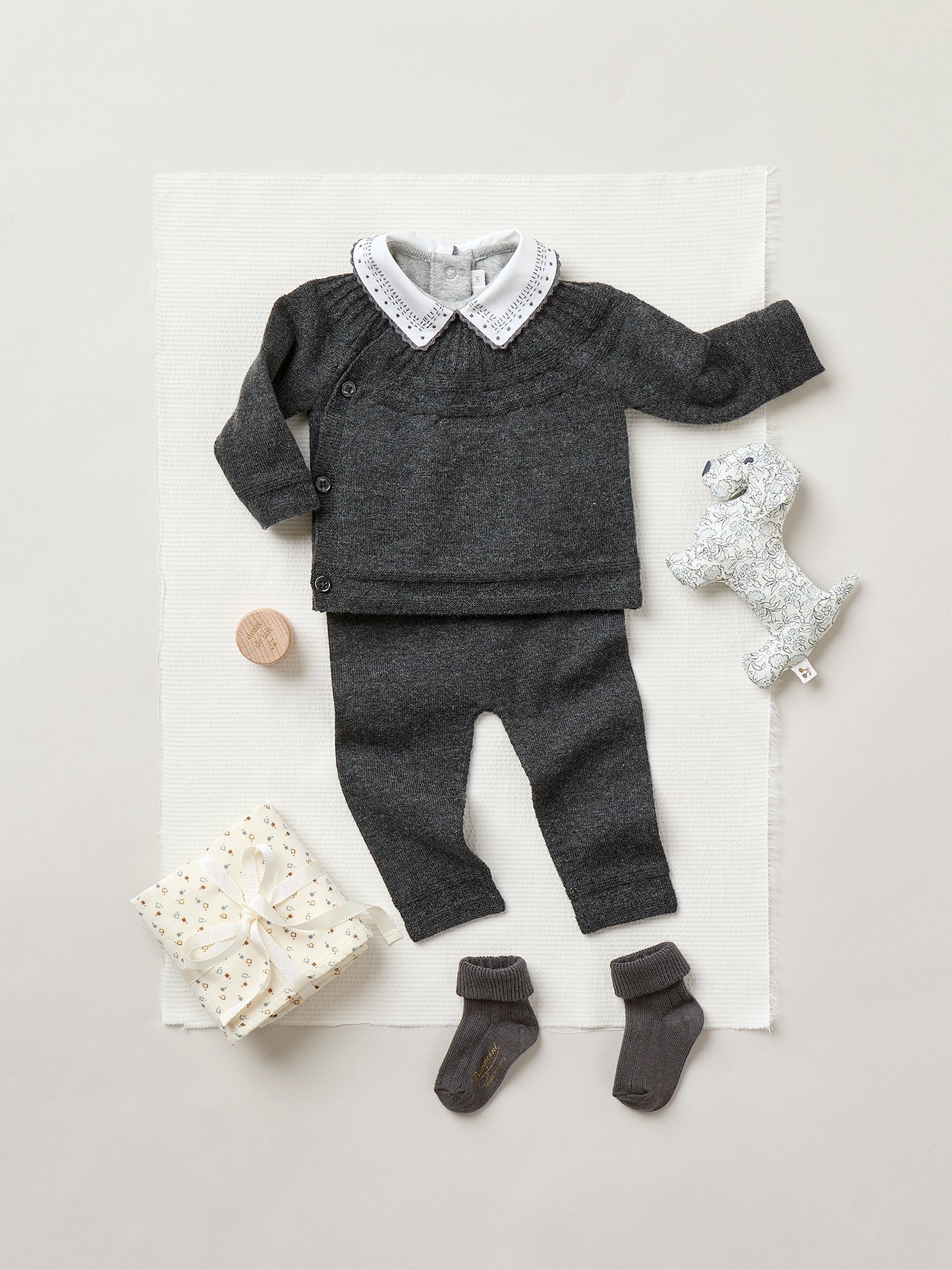 September bodysuit with dotted embroidered collar in organic cotton