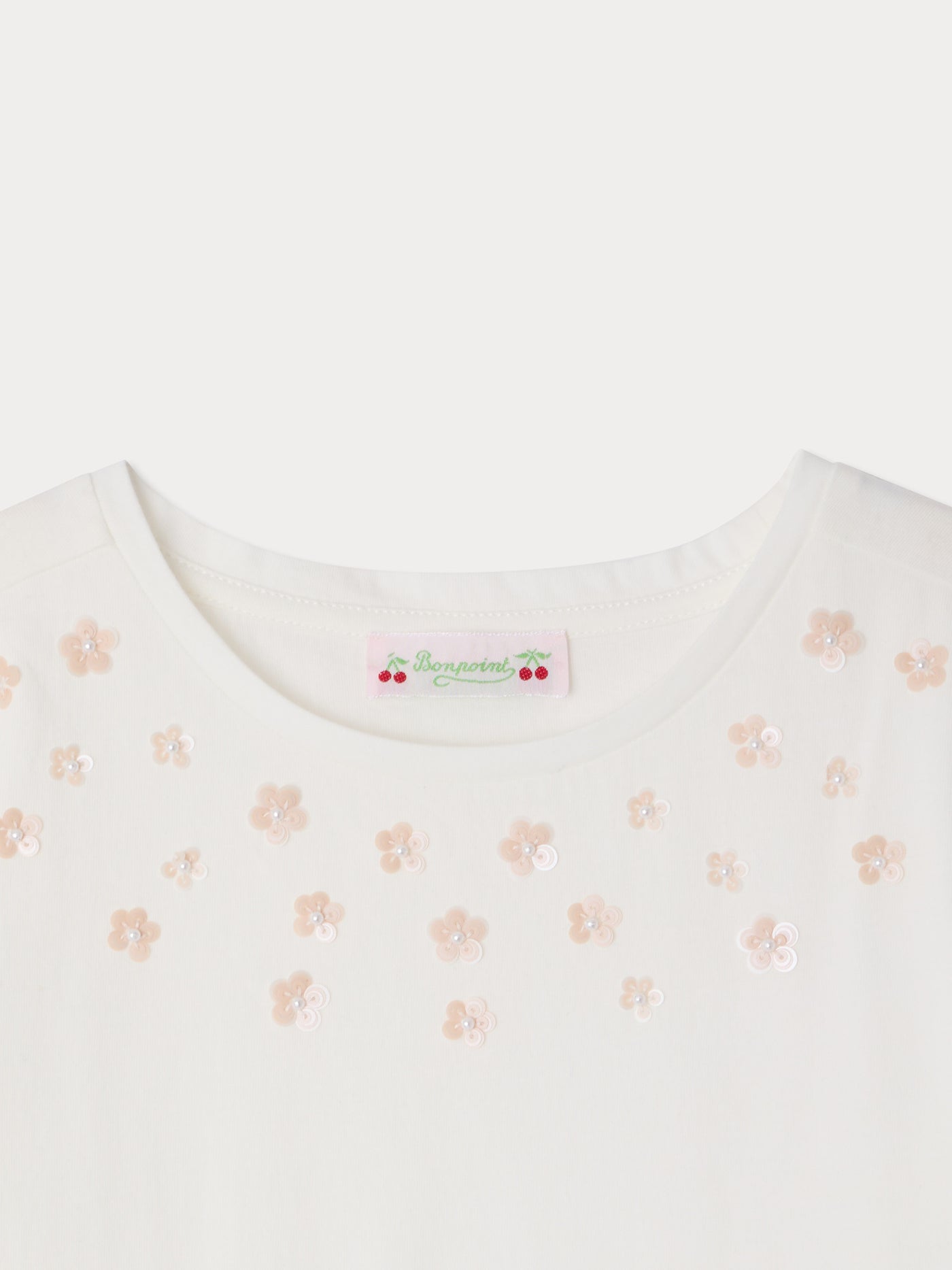 Alcala t-shirt with hand-embroidered flowers in organic cotton