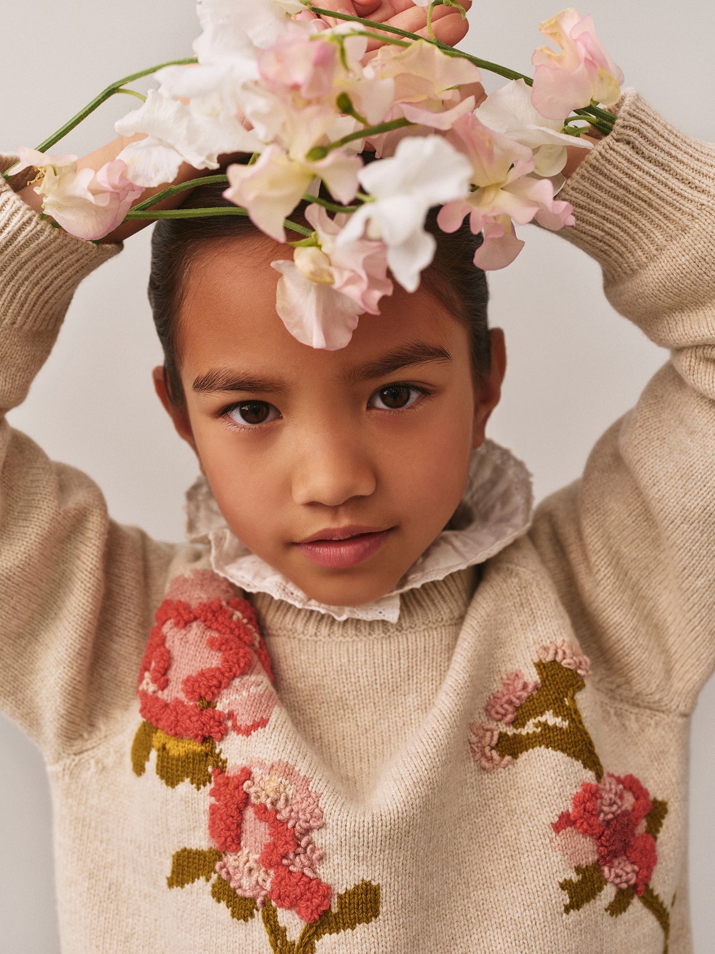Gillia sweater in jacquard and hand-embroidered flowers
