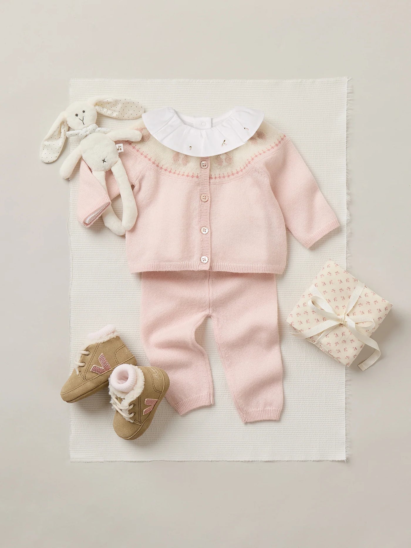 Jenny set with cherry jacquard pattern on the collar
