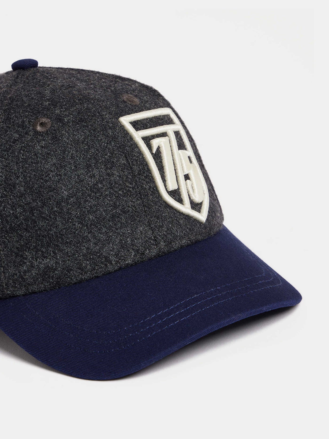 Arnold two-tone cap in flannel