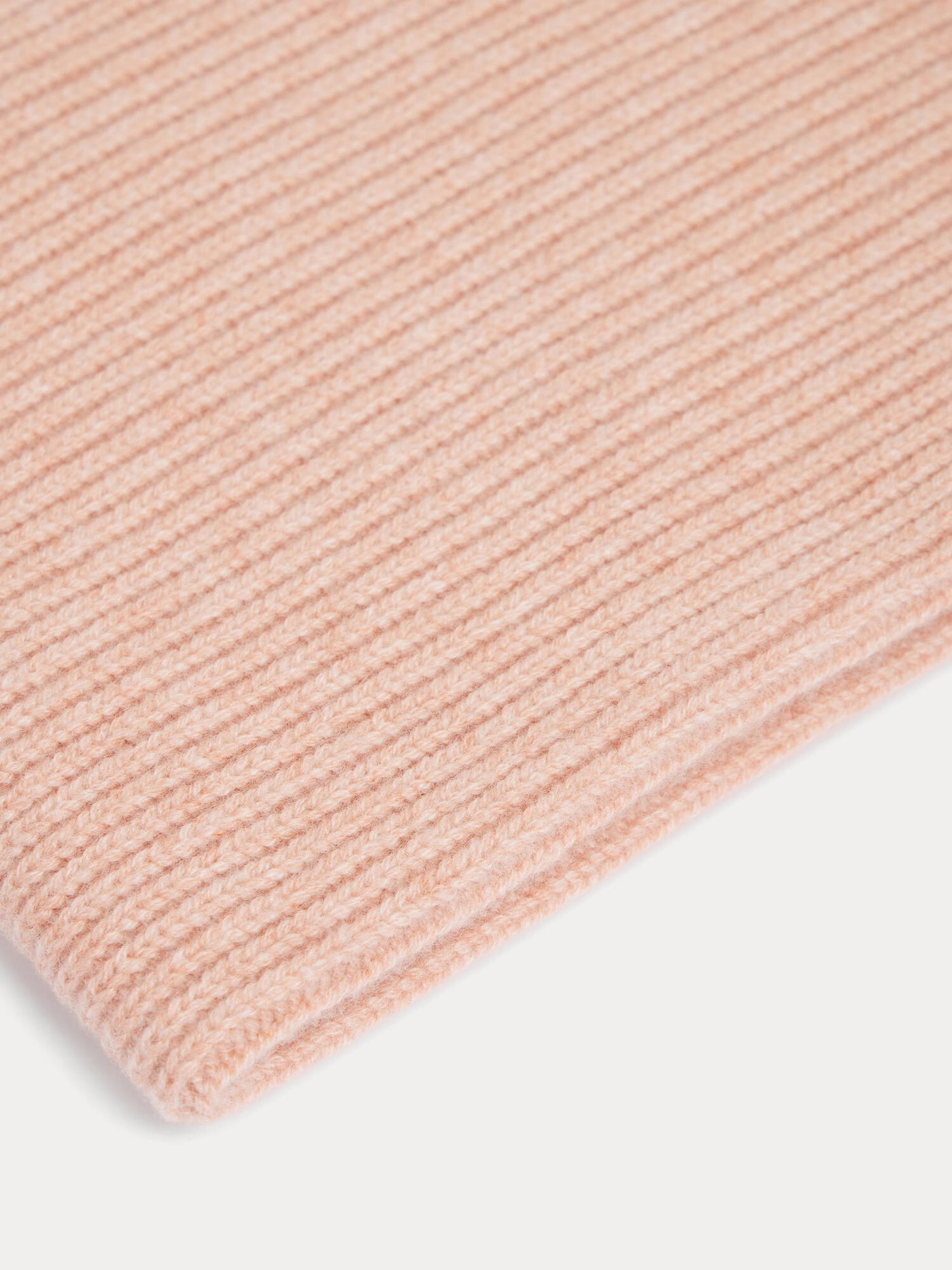 Tatodine pink cashmere snood